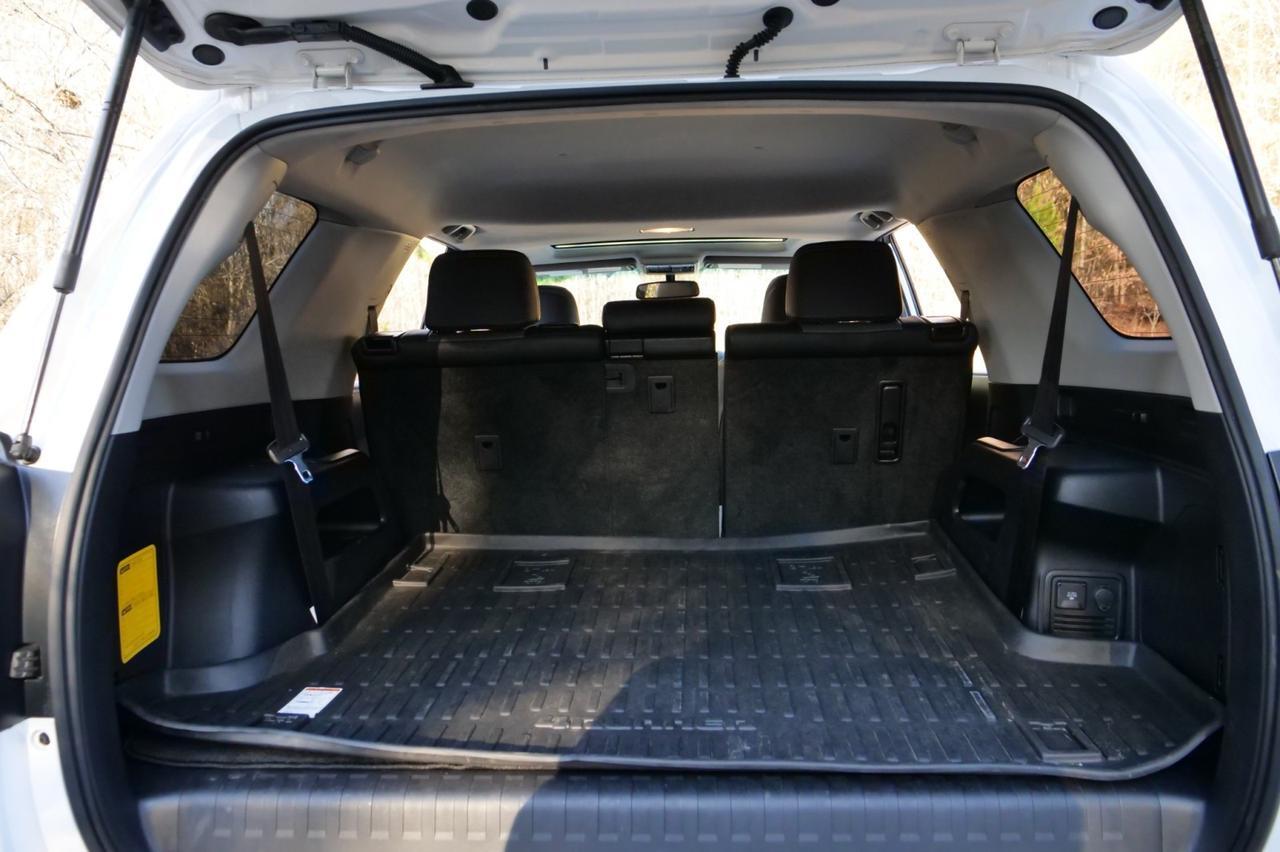 2019 Toyota 4Runner SR5 Premium / Heated Seats / Sunroof / Third Row! Lincolnton NC