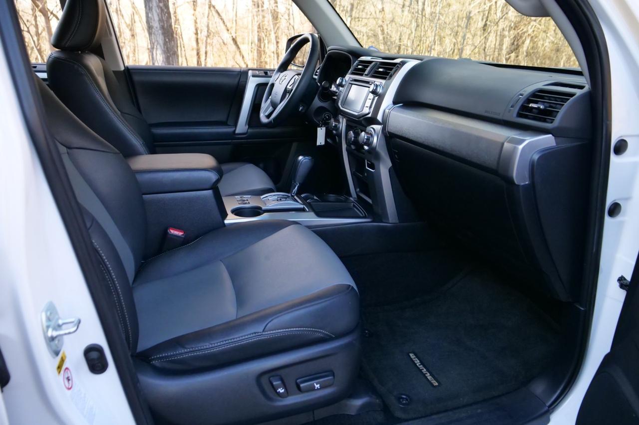 2019 Toyota 4Runner SR5 Premium / Heated Seats / Sunroof / Third Row! Lincolnton NC