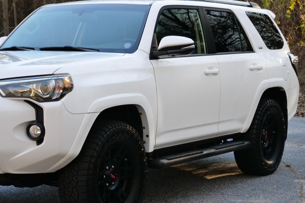 2019 Toyota 4Runner SR5 Premium / Heated Seats / Sunroof / Third Row! Lincolnton NC