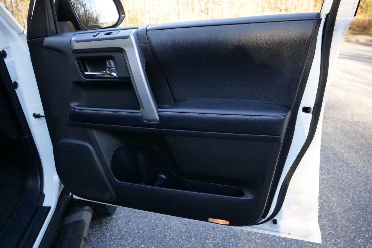 2019 Toyota 4Runner SR5 Premium / Heated Seats / Sunroof / Third Row! Lincolnton NC