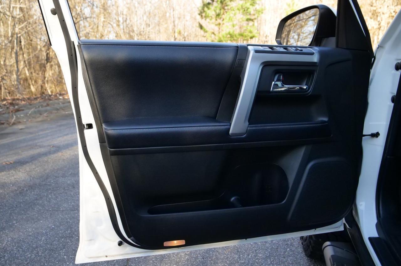 2019 Toyota 4Runner SR5 Premium / Heated Seats / Sunroof / Third Row! Lincolnton NC