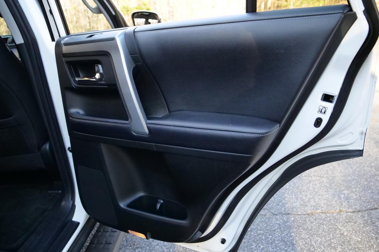 2019 Toyota 4Runner SR5 Premium / Heated Seats / Sunroof / Third Row! Lincolnton NC