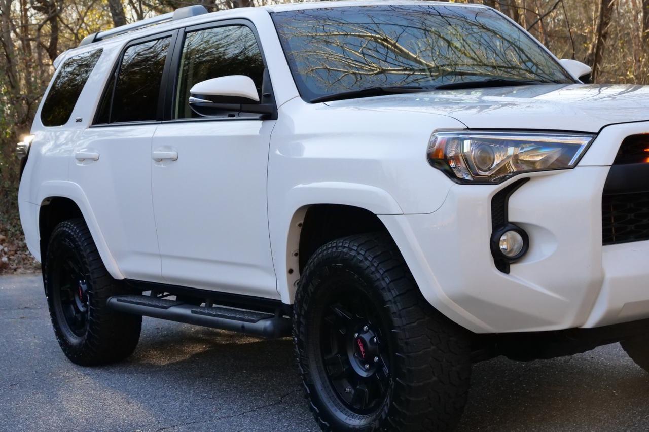 2019 Toyota 4Runner SR5 Premium / Heated Seats / Sunroof / Third Row! Lincolnton NC