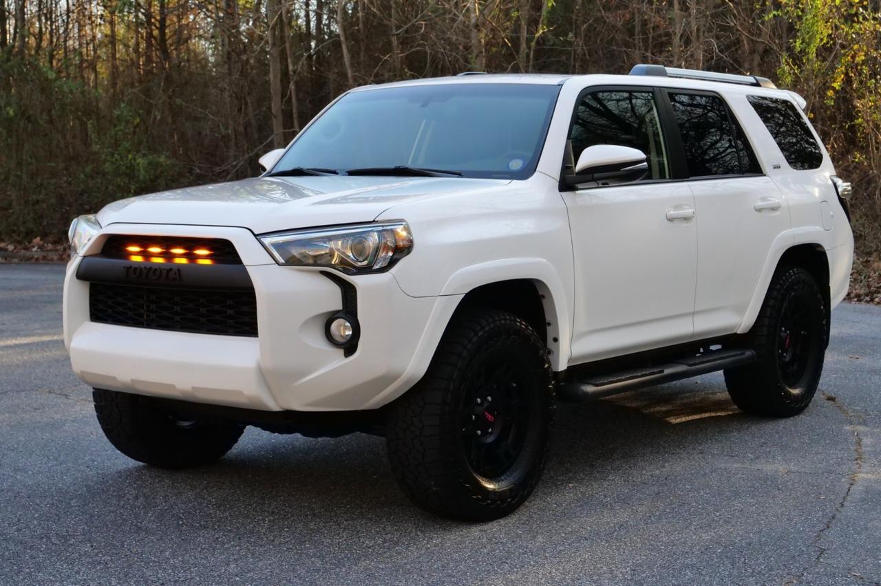 2019 Toyota 4Runner SR5 Premium / Heated Seats / Sunroof / Third Row! Lincolnton NC