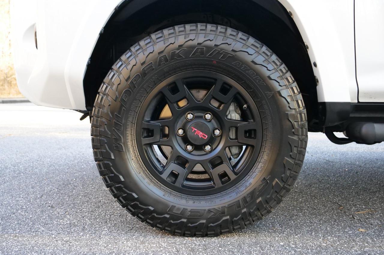 2019 Toyota 4Runner SR5 Premium / Heated Seats / Sunroof / Third Row! Lincolnton NC