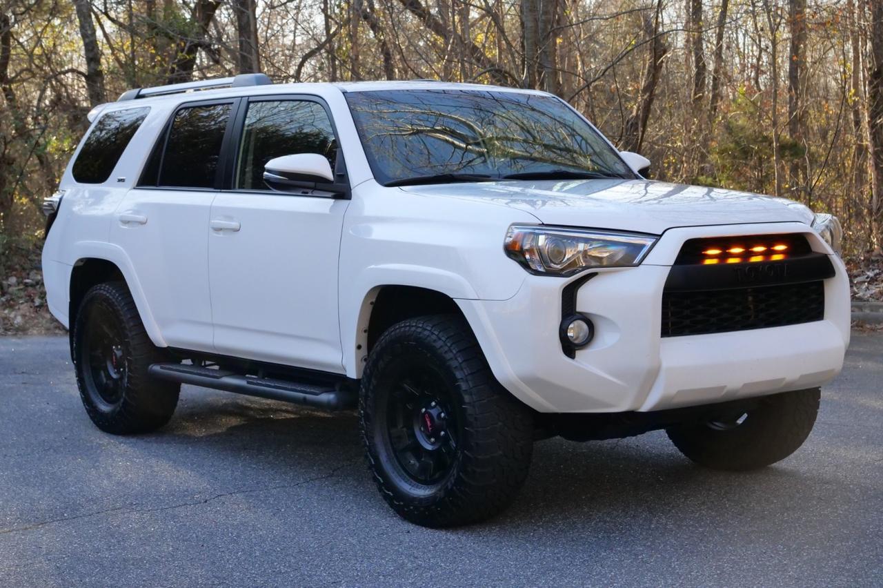 2019 Toyota 4Runner SR5 Premium / Heated Seats / Sunroof / Third Row! Lincolnton NC