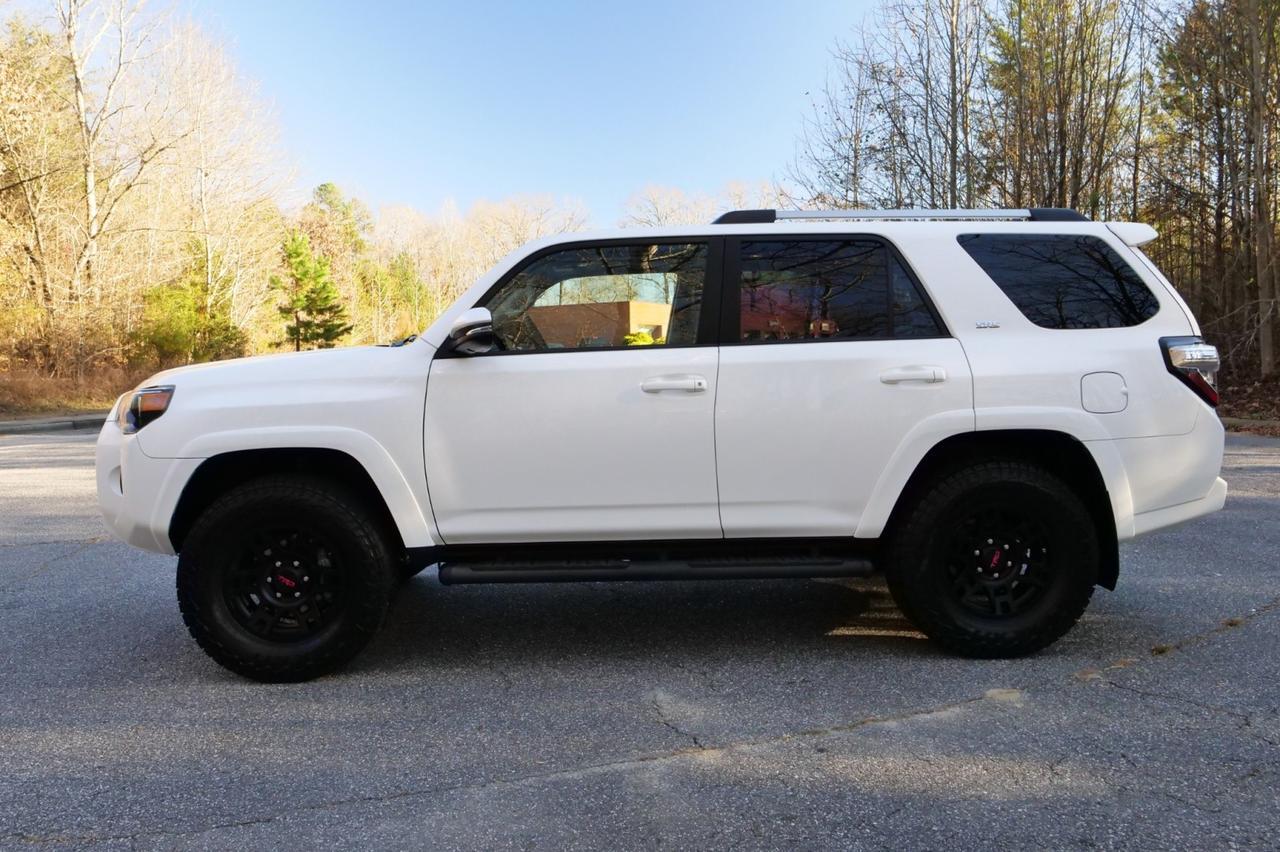 2019 Toyota 4Runner SR5 Premium / Heated Seats / Sunroof / Third Row! Lincolnton NC