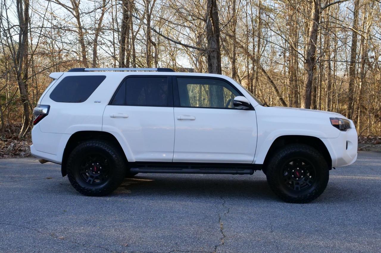 2019 Toyota 4Runner SR5 Premium / Heated Seats / Sunroof / Third Row! Lincolnton NC