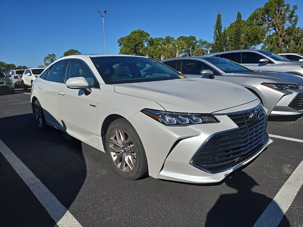 2019 Toyota Avalon Hybrid XLE Plus