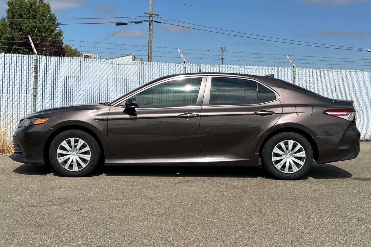 2019 Toyota Camry Hybrid LE