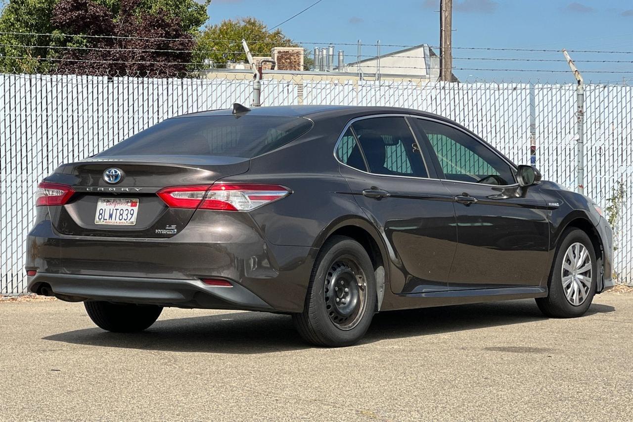 2019 Toyota Camry Hybrid LE