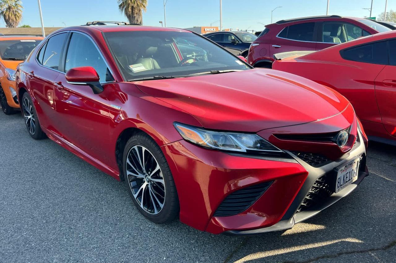 2019 Toyota Camry Hybrid SE