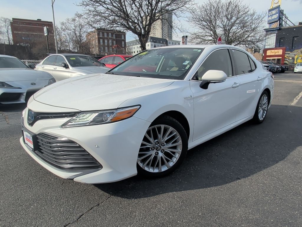2019 Toyota Camry Hybrid XLE