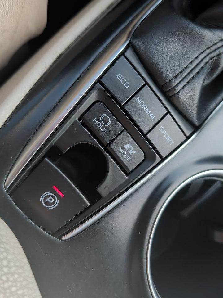 2019 Toyota Camry Hybrid XLE Worcester MA