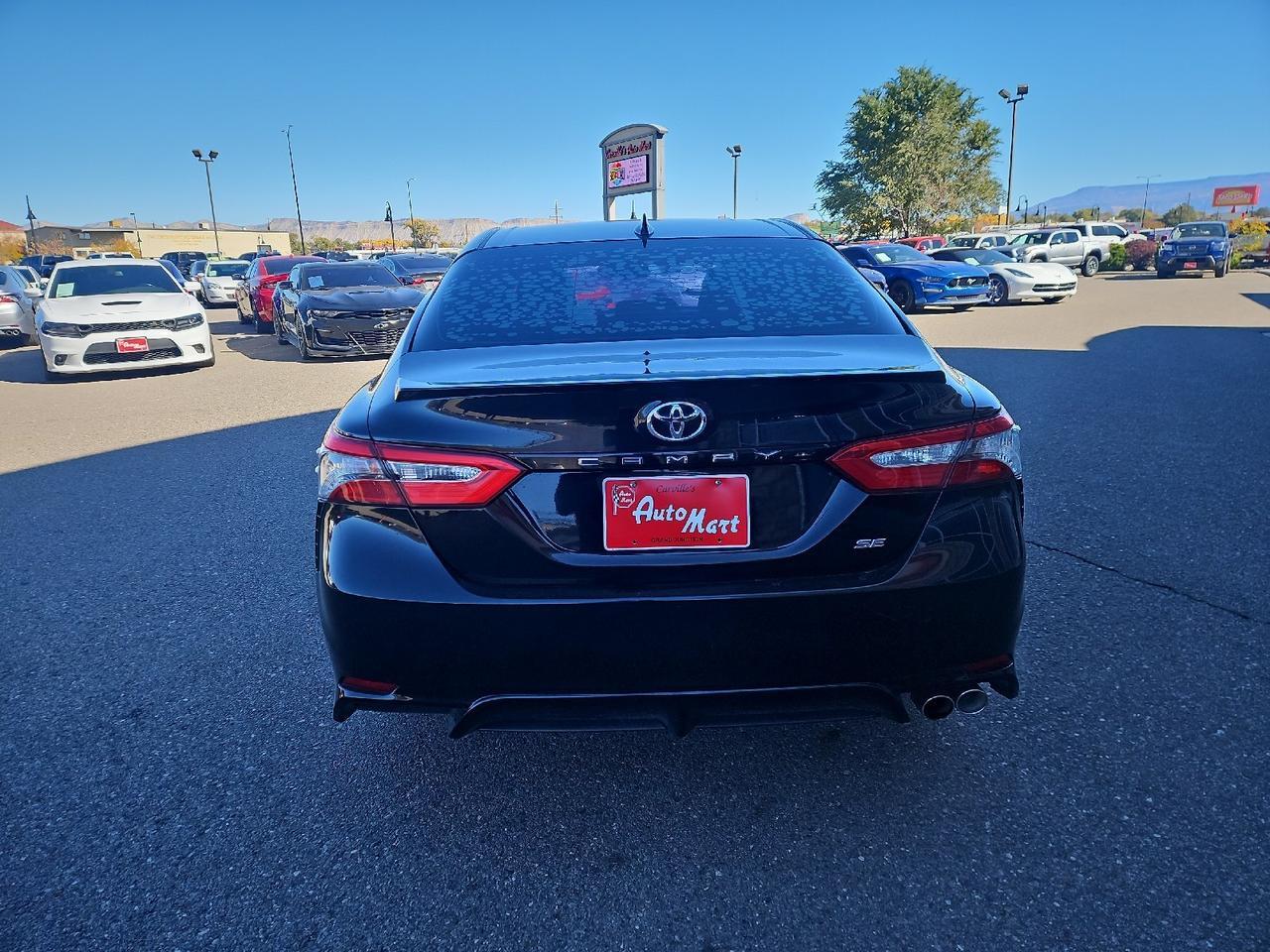 2019 Toyota Camry SE XLE photo 4
