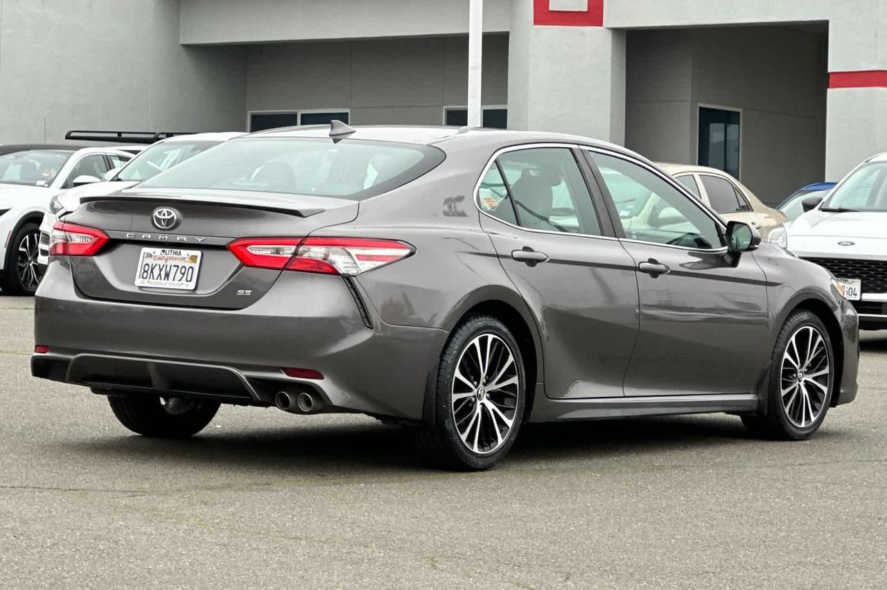 2019 Toyota Camry SE