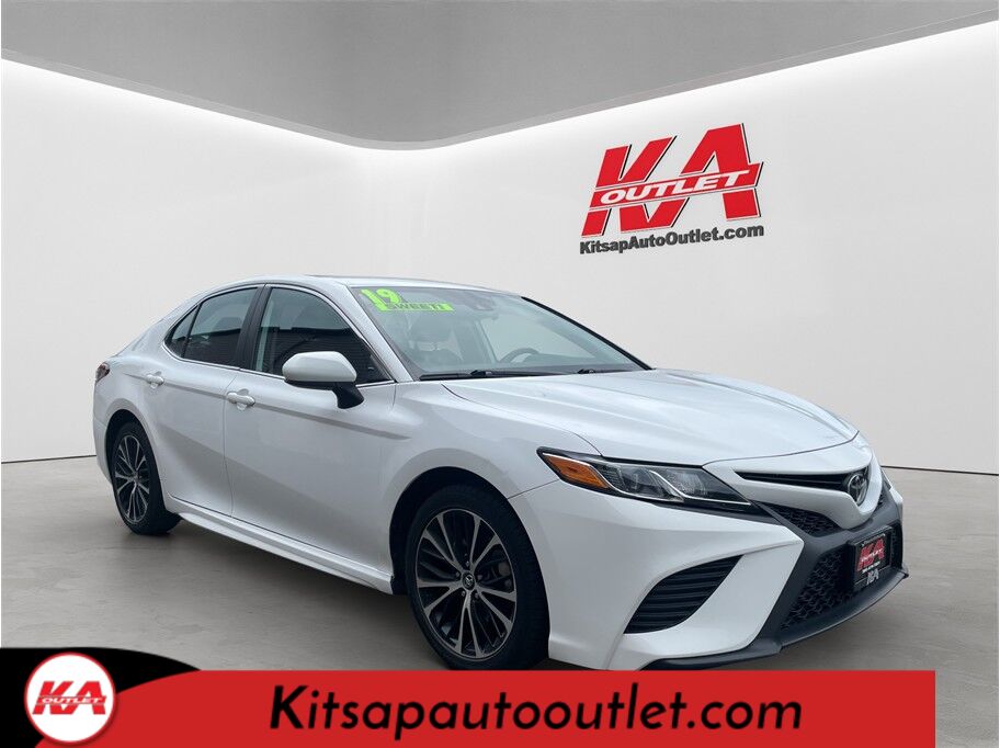 2019 Toyota Camry SE Sedan 4D