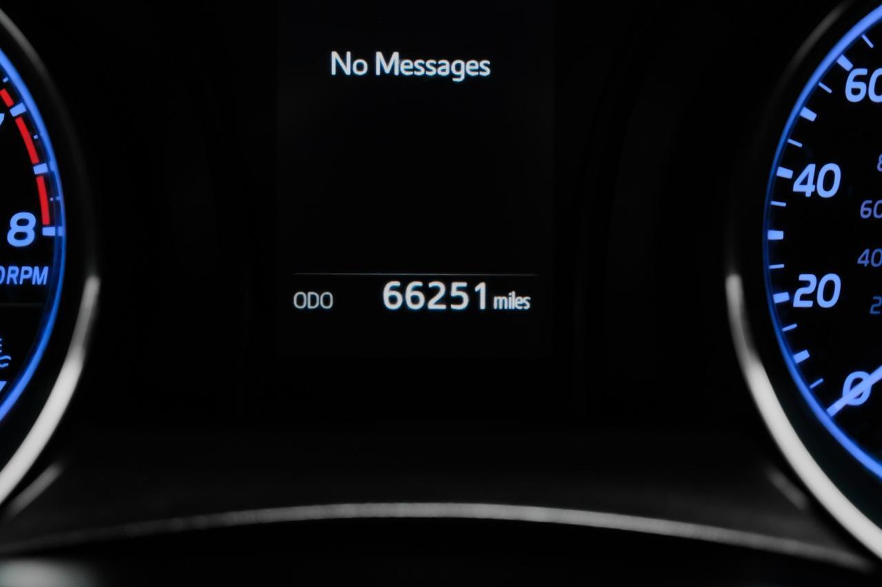 2019 Toyota Camry SE TOYOTA SAFETY SENSE LEATHER/CLOTH SEATS REAR CAMERA POWER DRIVER SEAT Carrollton TX