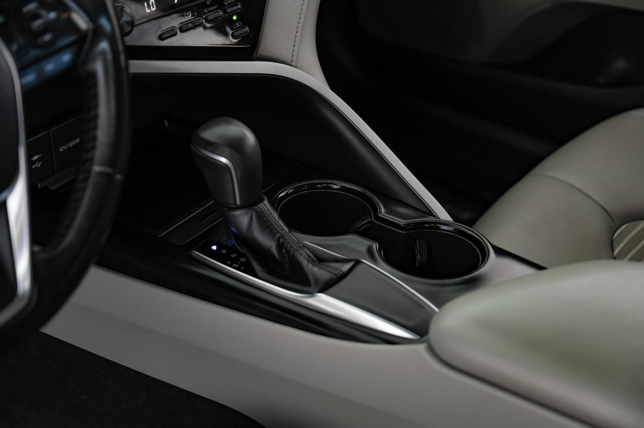 2019 Toyota Camry SE TOYOTA SAFETY SENSE LEATHER/CLOTH SEATS REAR CAMERA POWER DRIVER SEAT Carrollton TX