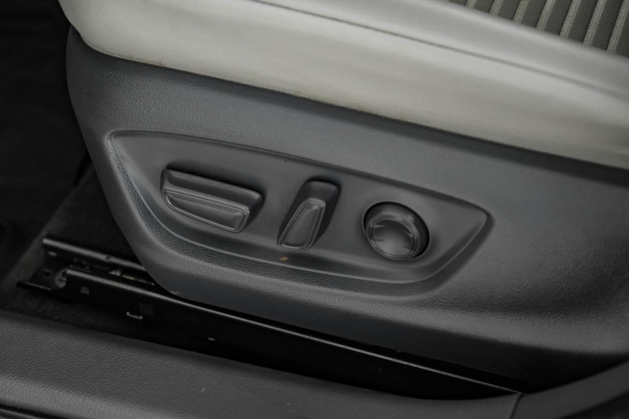 2019 Toyota Camry SE TOYOTA SAFETY SENSE LEATHER/CLOTH SEATS REAR CAMERA POWER DRIVER SEAT Carrollton TX