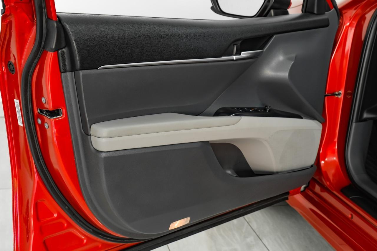 2019 Toyota Camry SE TOYOTA SAFETY SENSE LEATHER/CLOTH SEATS REAR CAMERA POWER DRIVER SEAT Carrollton TX