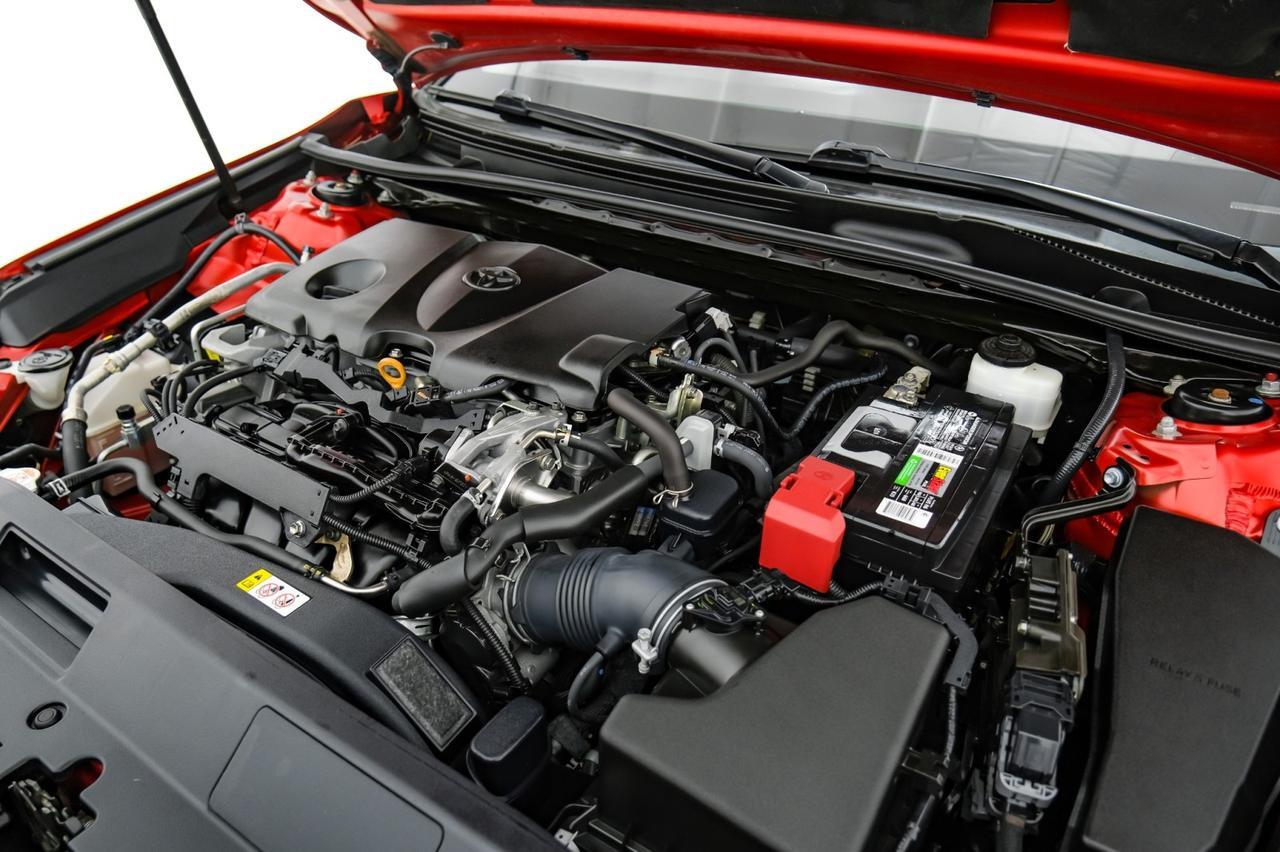 2019 Toyota Camry SE TOYOTA SAFETY SENSE LEATHER/CLOTH SEATS REAR CAMERA POWER DRIVER SEAT Carrollton TX