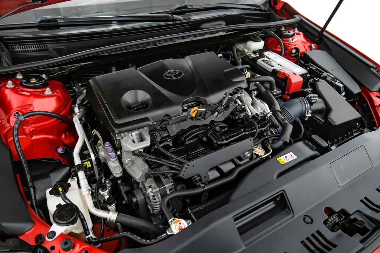 2019 Toyota Camry SE TOYOTA SAFETY SENSE LEATHER/CLOTH SEATS REAR CAMERA POWER DRIVER SEAT Carrollton TX