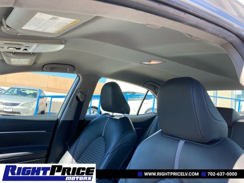 2019 Toyota Camry XLE photo 10