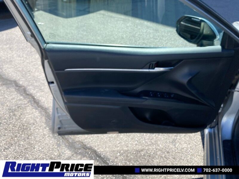 2019 Toyota Camry XLE photo 13
