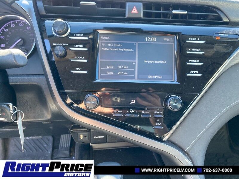2019 Toyota Camry XLE photo 12