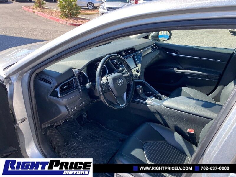 2019 Toyota Camry XLE photo 9