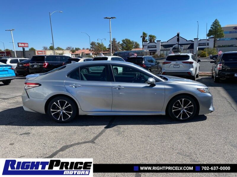2019 Toyota Camry XLE photo 6