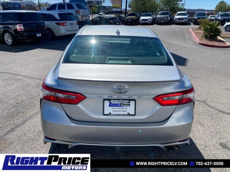 2019 Toyota Camry XLE photo 4