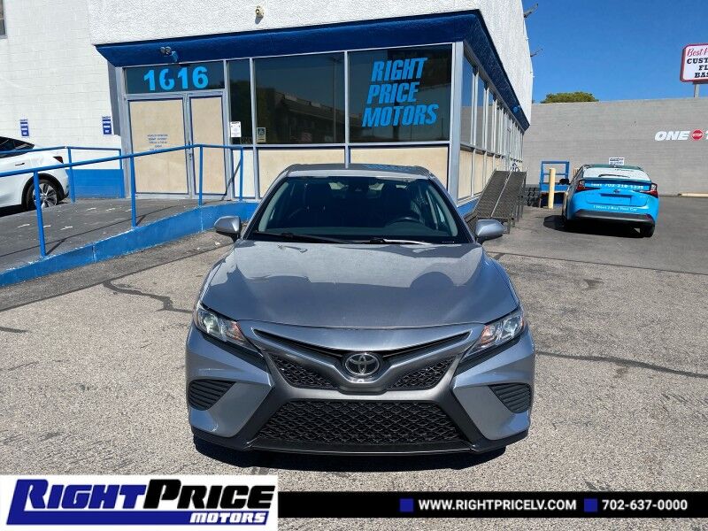 2019 Toyota Camry XLE photo 8