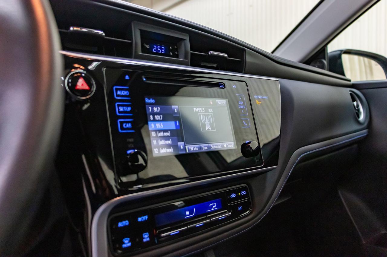 2019 Toyota Corolla SE Leatherette Roof BCam Red Deer AB