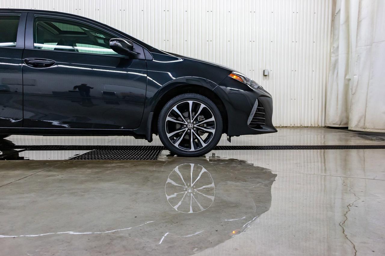 2019 Toyota Corolla SE Leatherette Roof BCam Red Deer AB