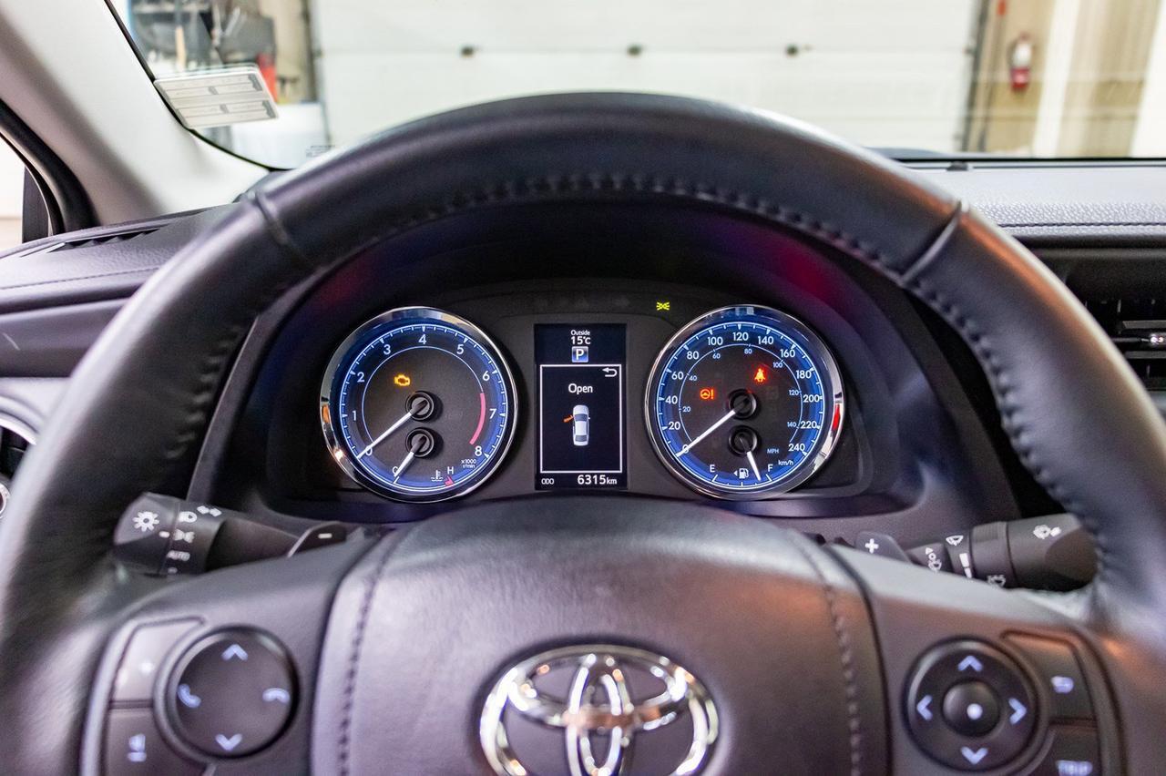 2019 Toyota Corolla SE Leatherette Roof BCam Red Deer AB