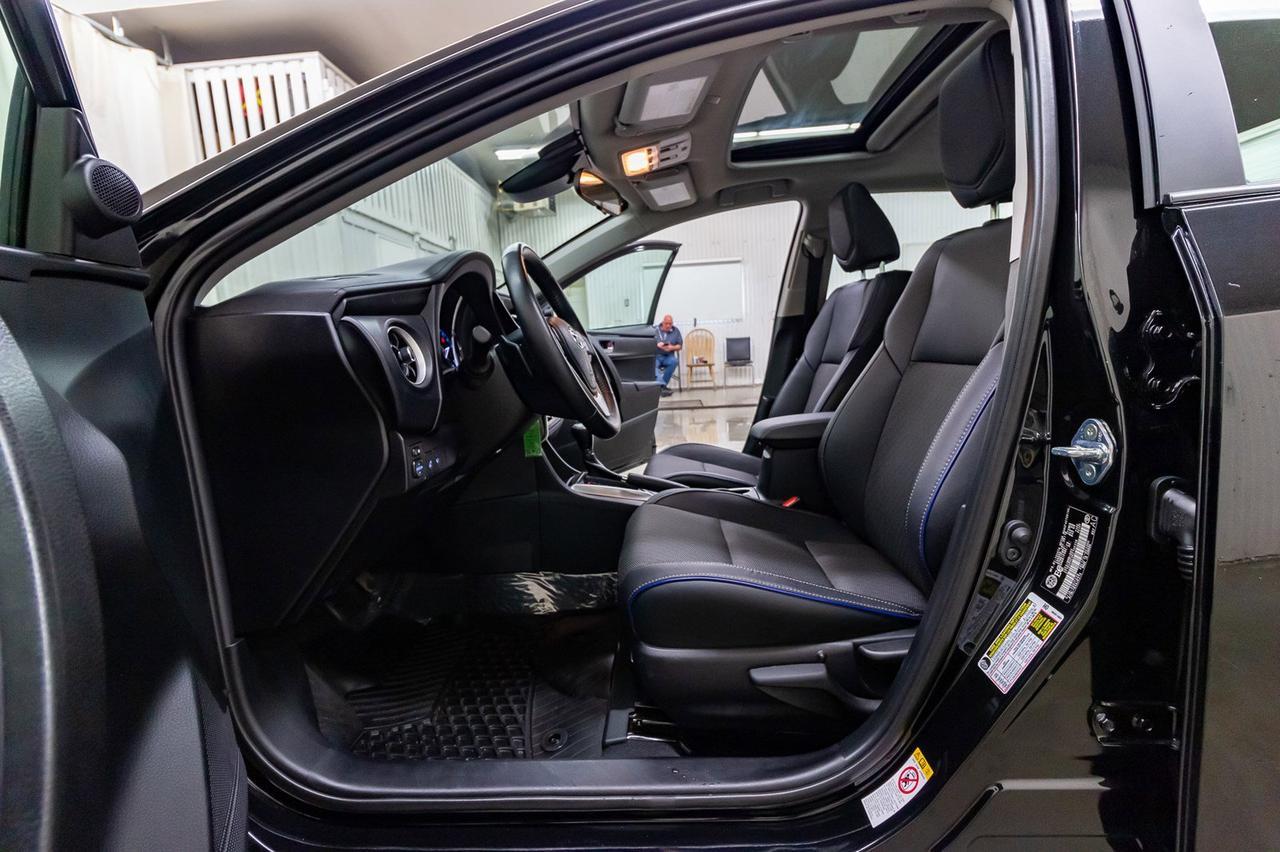 2019 Toyota Corolla SE Leatherette Roof BCam Red Deer AB