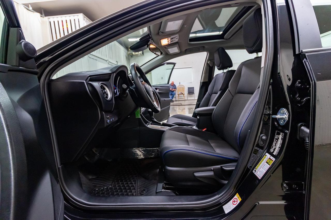 2019 Toyota Corolla SE Leatherette Roof BCam Red Deer AB