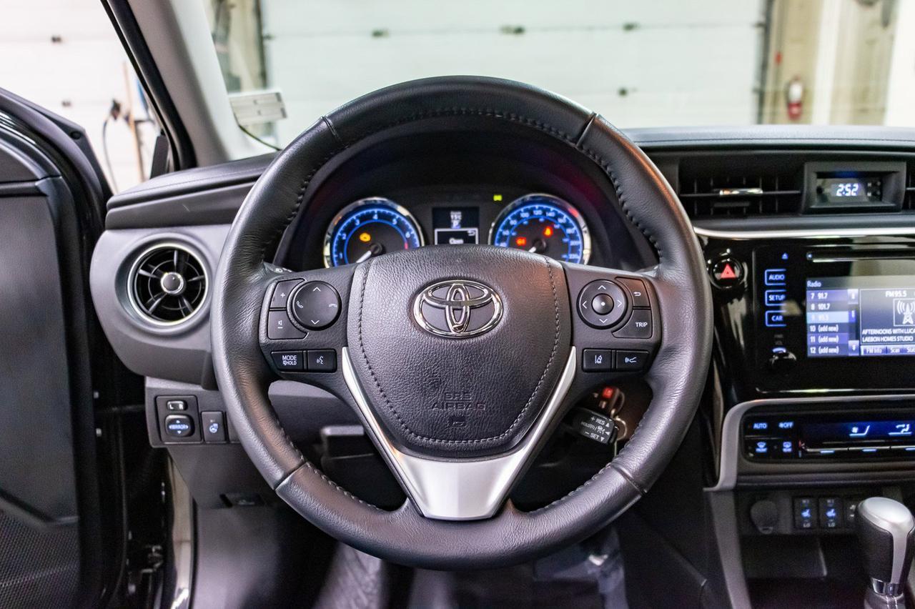 2019 Toyota Corolla SE Leatherette Roof BCam Red Deer AB