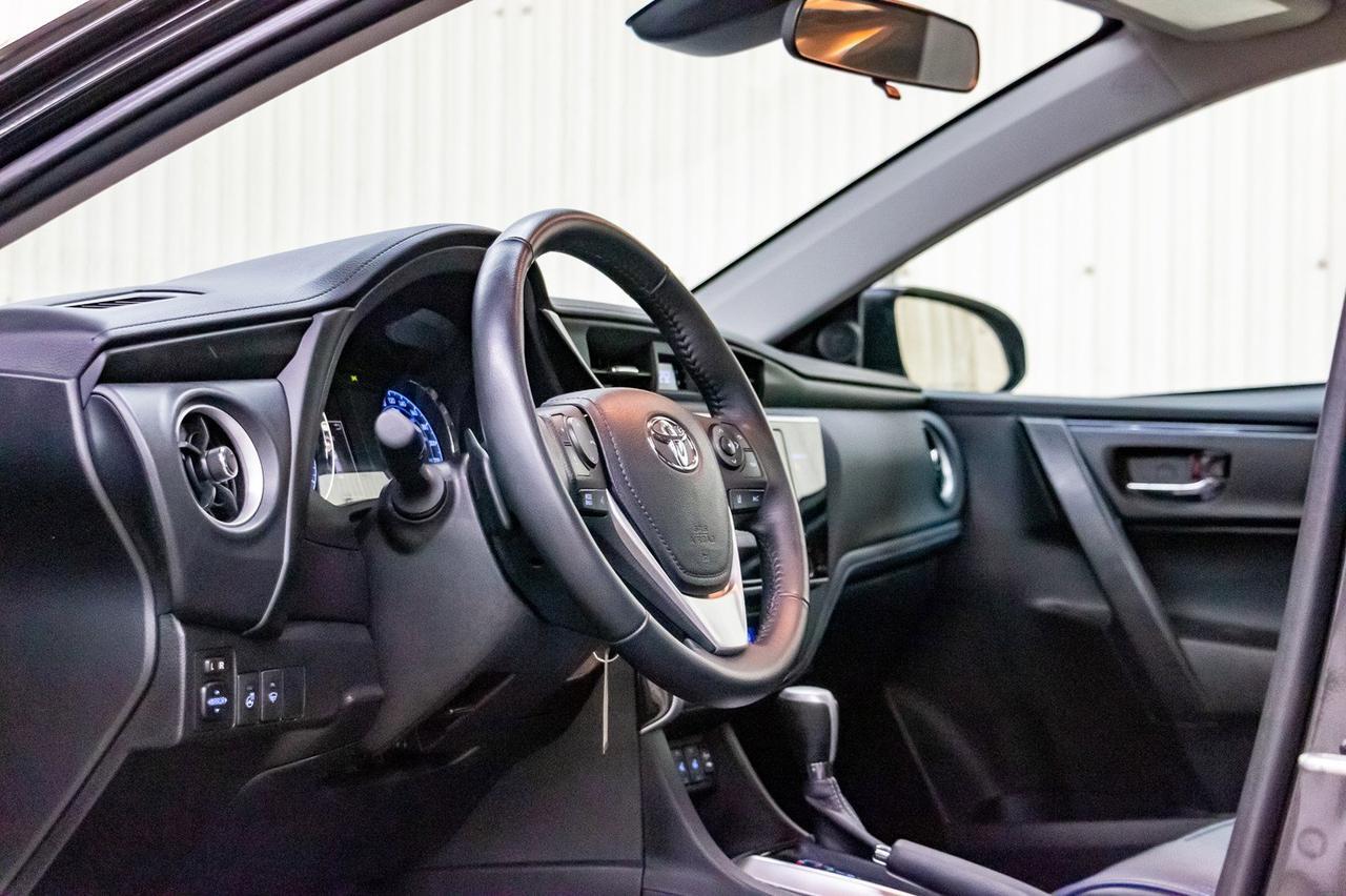 2019 Toyota Corolla SE Leatherette Roof BCam Red Deer AB