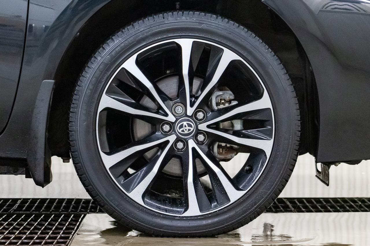 2019 Toyota Corolla SE Leatherette Roof BCam Red Deer AB