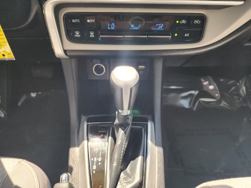 2019 Toyota Corolla XLE~ACCIDENT AVOIDANCE SYSTEMS~ADAPTIVE CRUISE CONTROL~BLUETOOTH~HEATED SIDE MIRRORS Sarasota FL