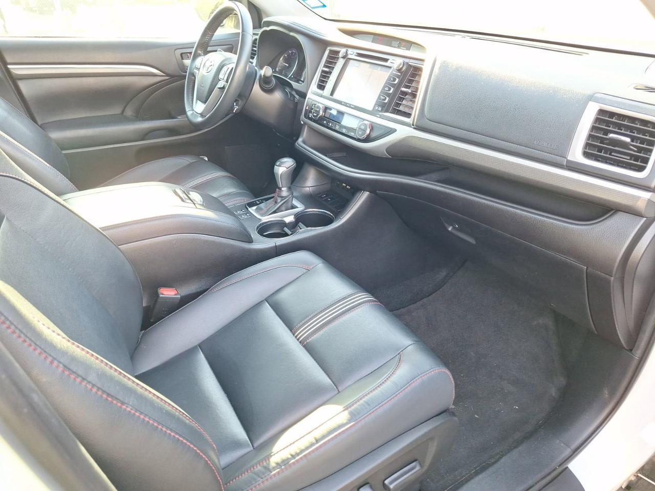 2019 Toyota Highlander Hurst TX