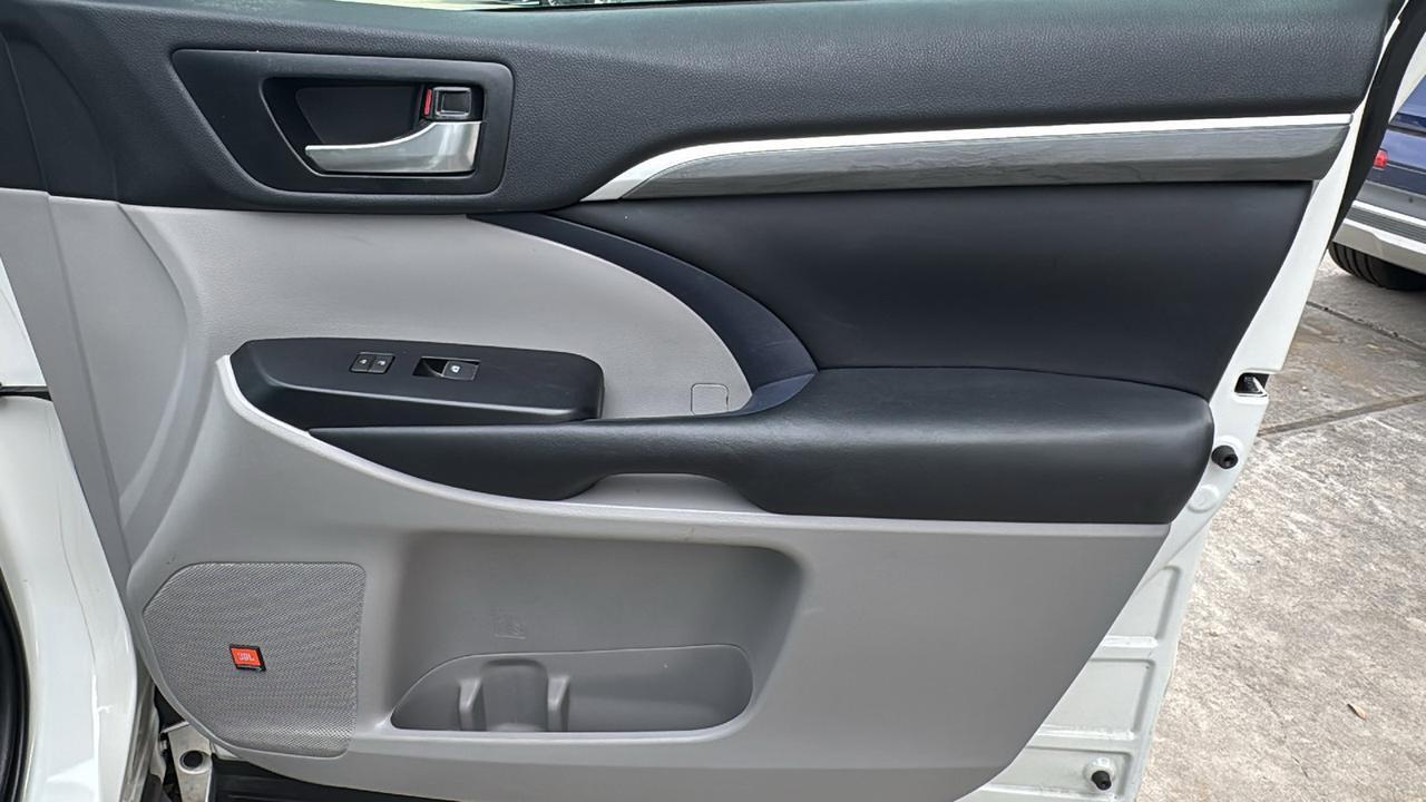 2019 Toyota Highlander  Selma TX