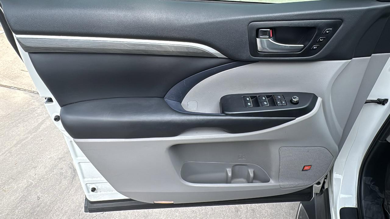 2019 Toyota Highlander  Selma TX