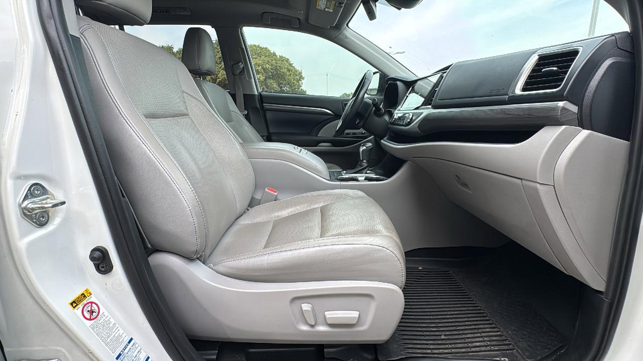 2019 Toyota Highlander  Selma TX