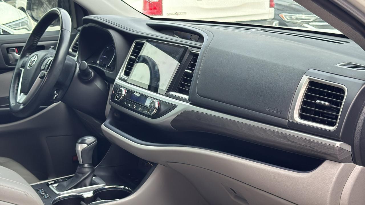 2019 Toyota Highlander  Selma TX