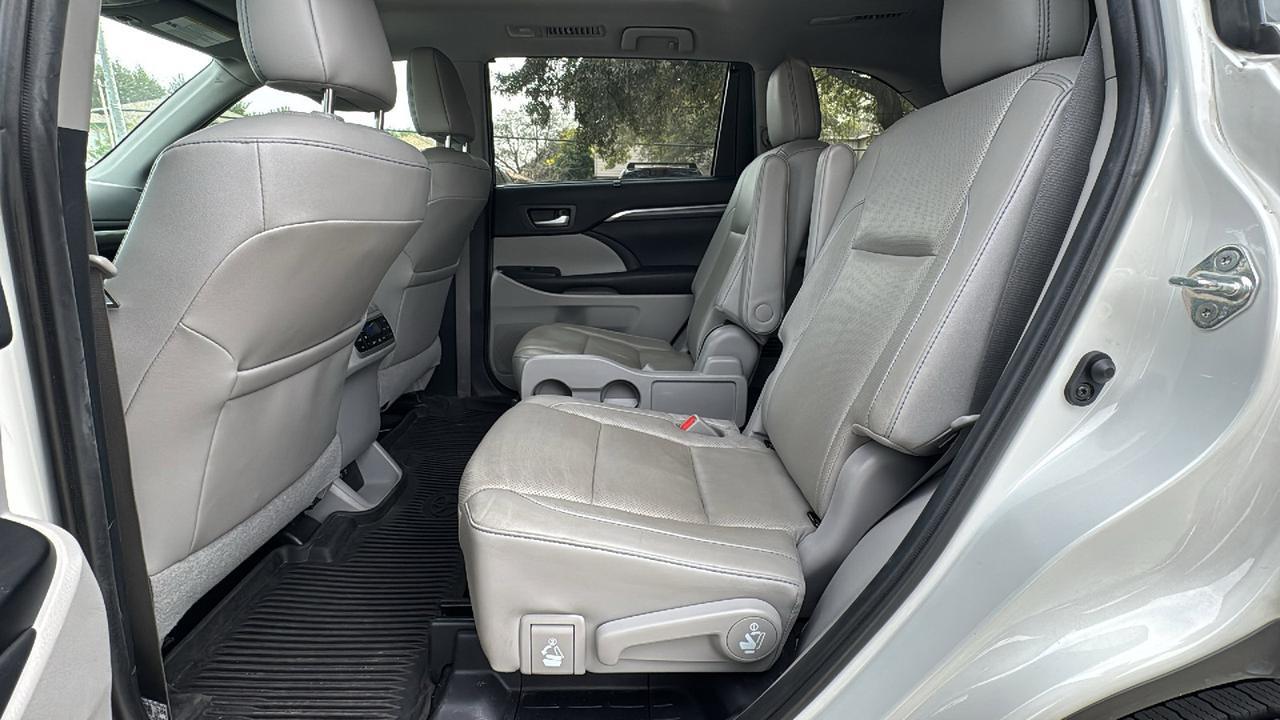 2019 Toyota Highlander  Selma TX