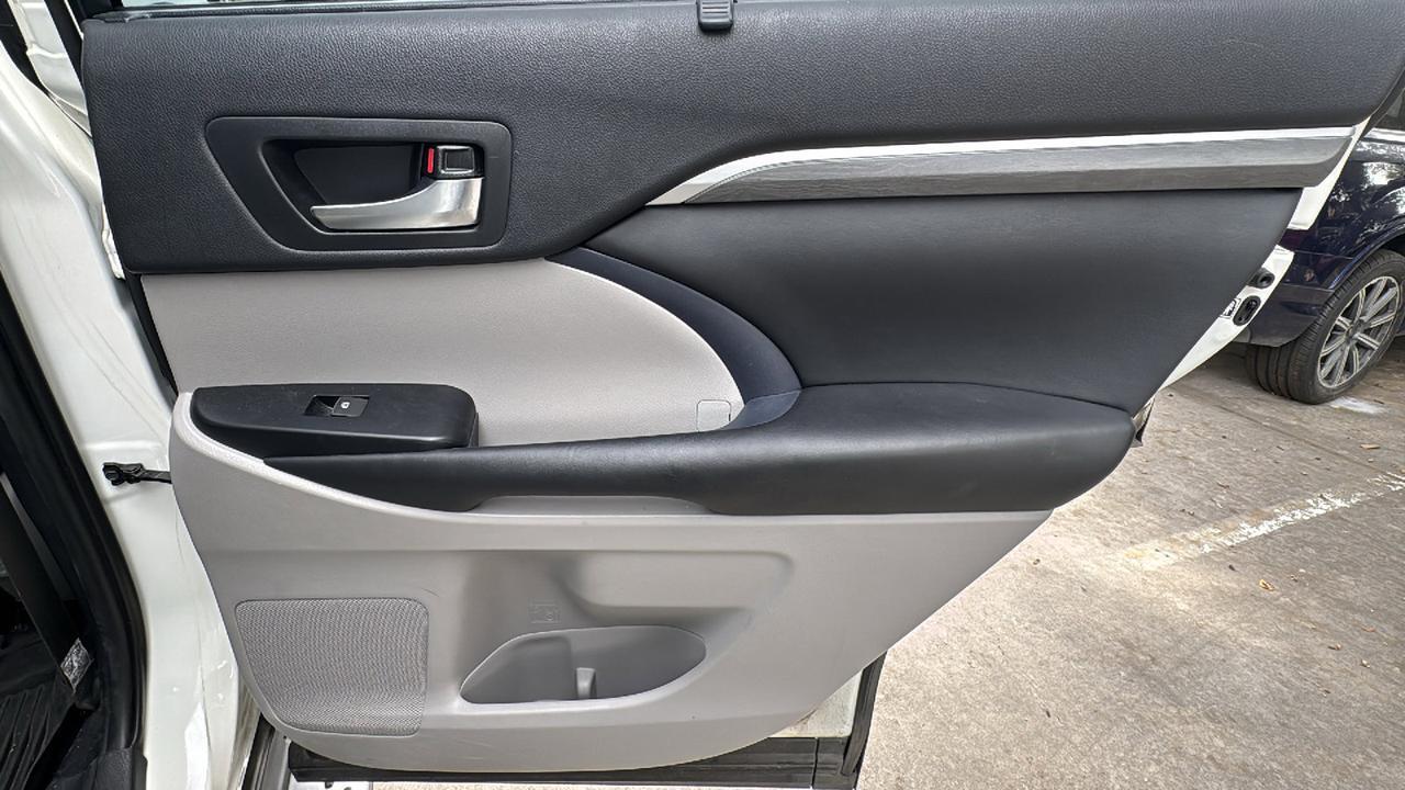 2019 Toyota Highlander  Selma TX